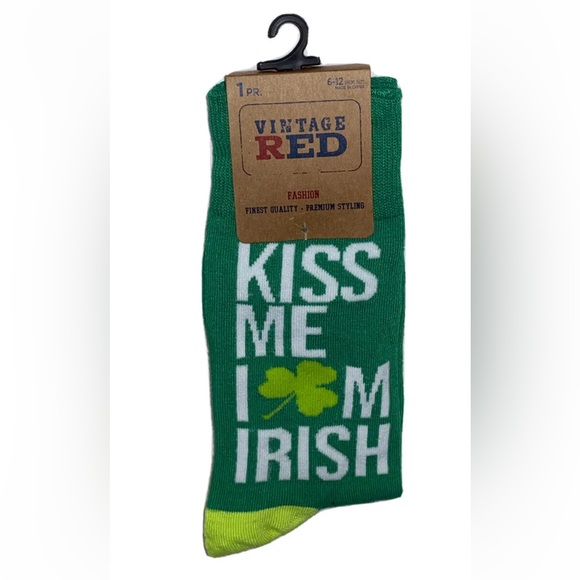 Kiss Me I’m Irish Crew Socks 1 Pair Men 6-12 Green White w Clover ☘️ Vintage Red - Picture 1 of 9